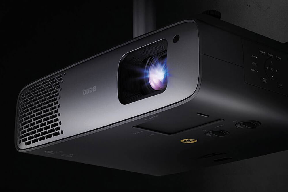 LED-проектор с креплением к потолку