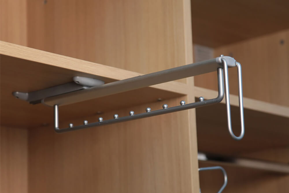 Выдвижная вешалка шкафа Выдвижная вешалка шкафа